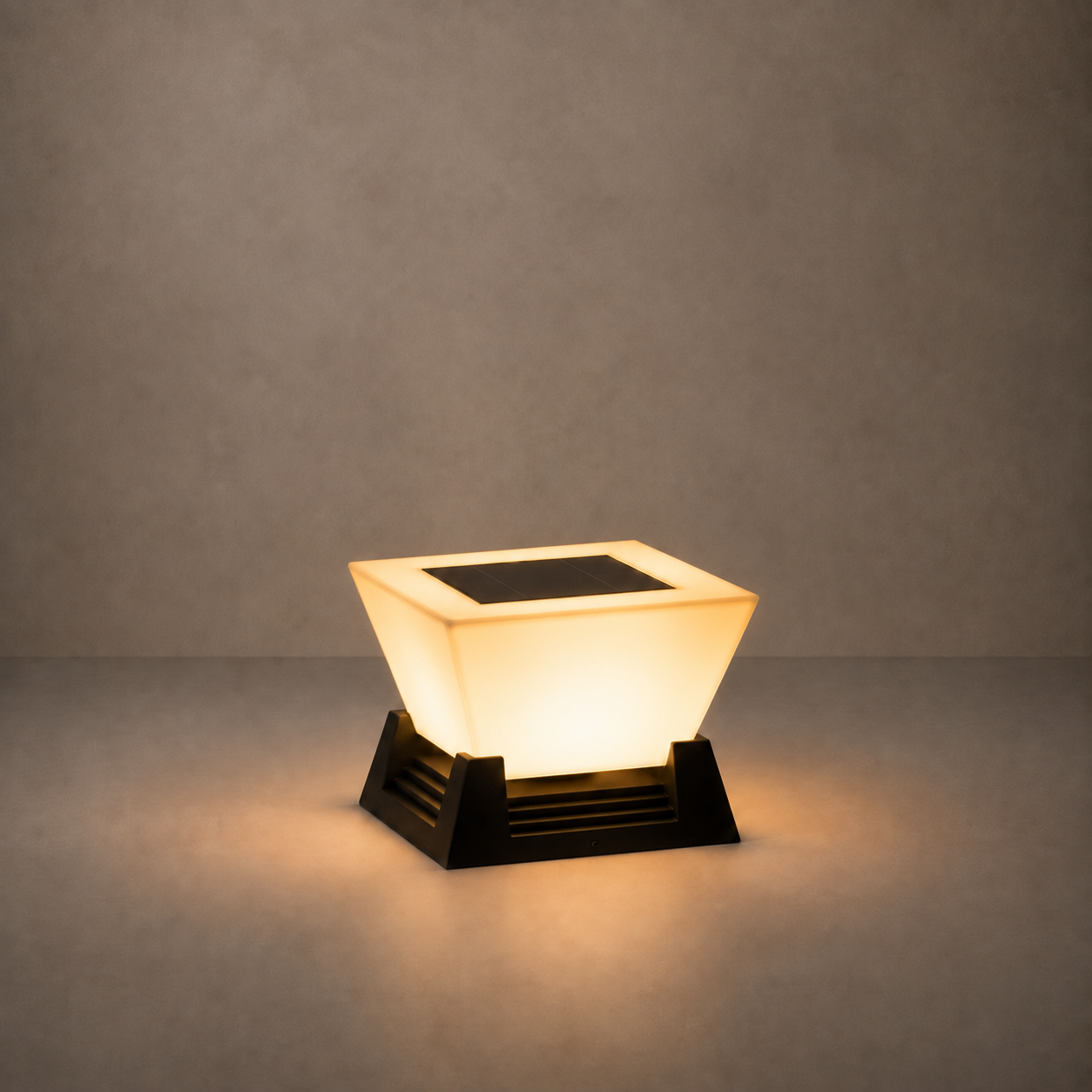 RIRZ NOVA | Modern Solar Post Light